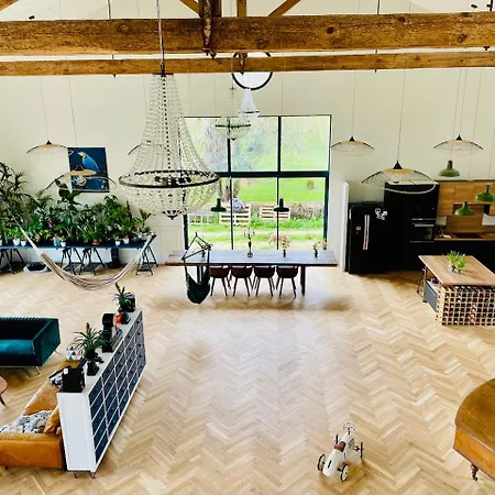Homestay Grande Privee Au Domaine Laroze Dieulivol